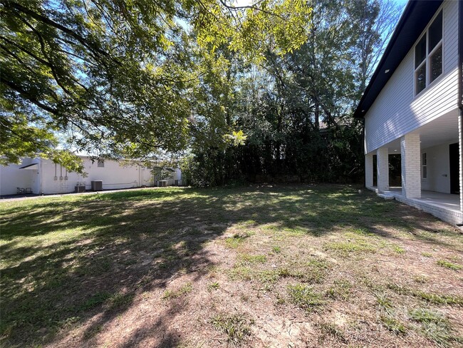 Building Photo - 307 N Catawba St