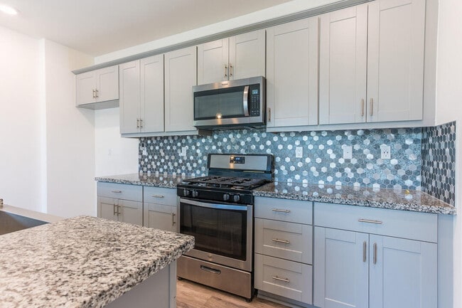 Building Photo - 27638 Sawtooth Ln