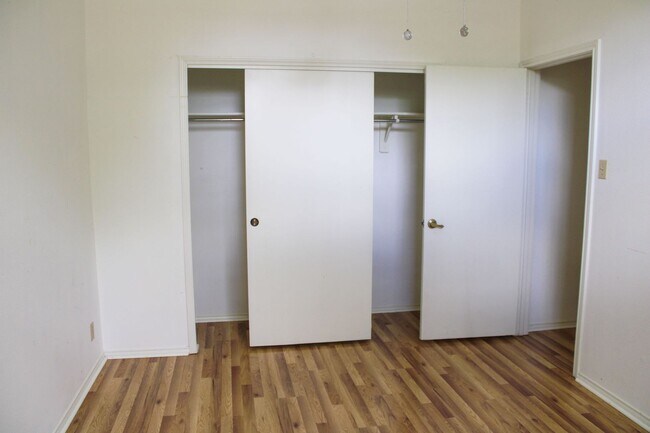 Building Photo - 3-BEDROOM IN CASTLE HILLS FOREST