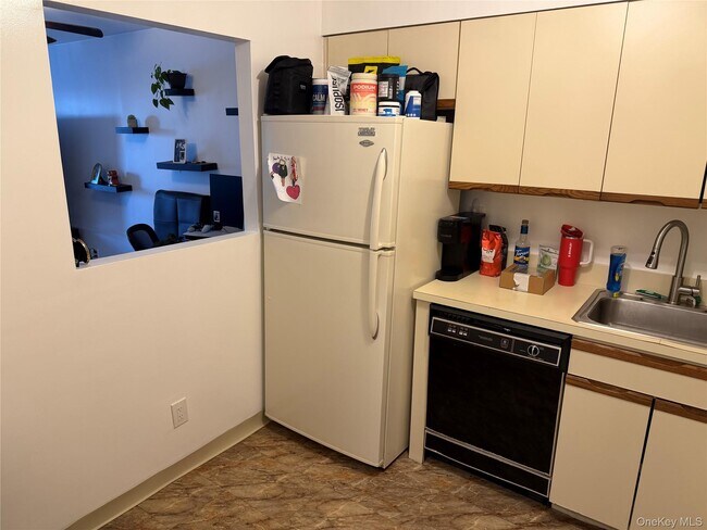 Building Photo - 360 Shore Rd