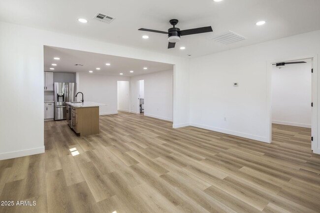 Building Photo - 1440 E Pierce St