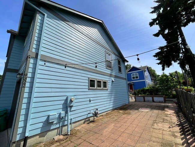 Building Photo - 9322 N Macrum Ave