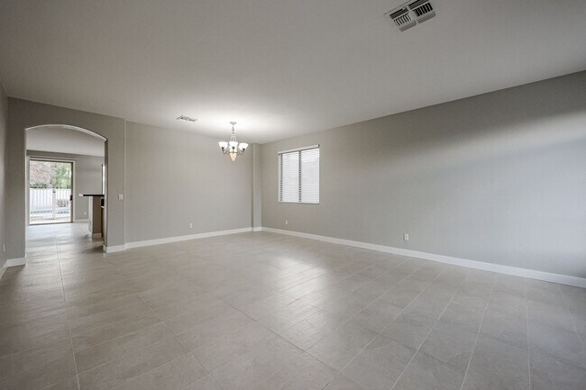 Building Photo - Location! Fully remodelled 4Bed/3Bath Home in Chandler, with pool