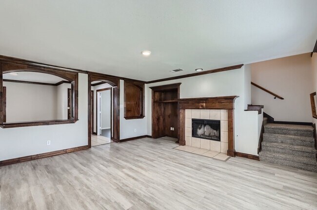 Building Photo - 1406 Buckingham Dr