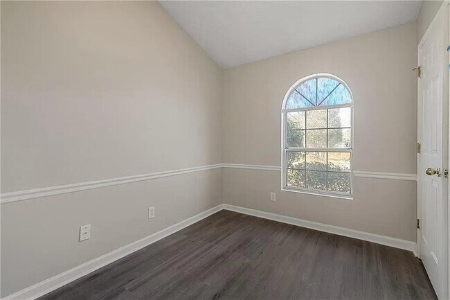 Building Photo - 2025 Brittania Cir