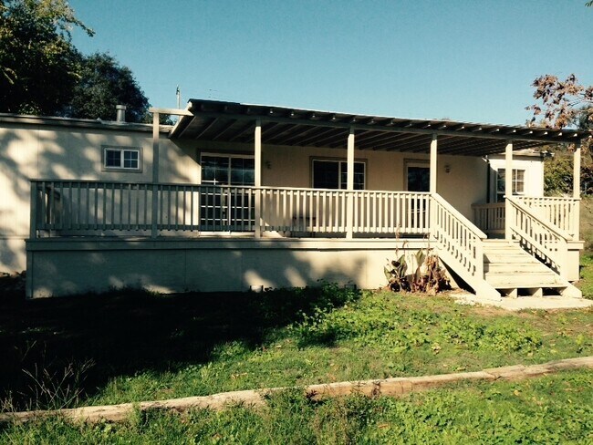 Building Photo - Country Living in Oakdale, CA
