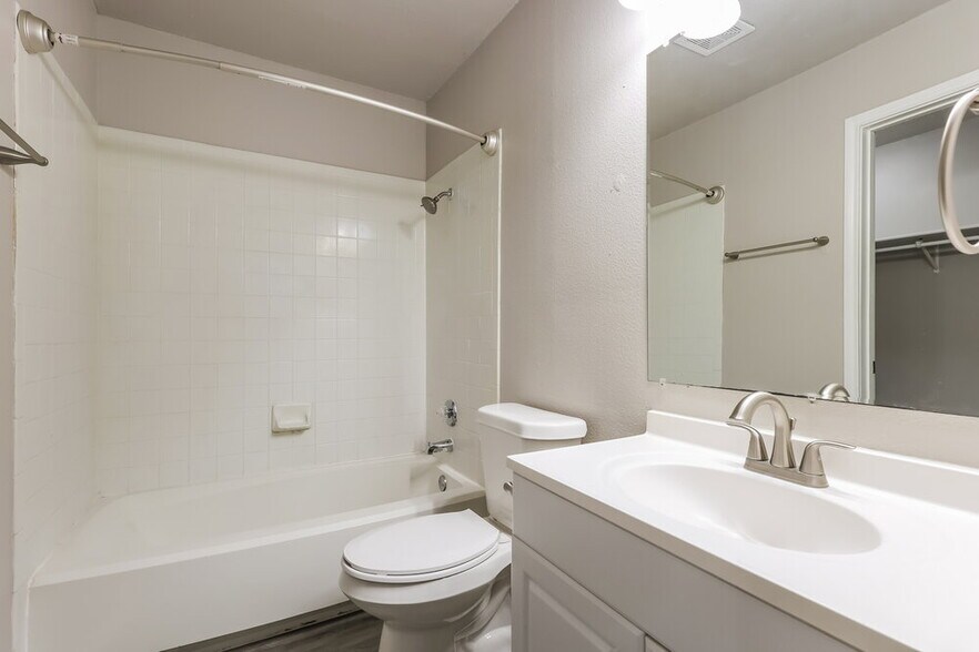 Building Photo - 8151 Cheryl Meadow Dr