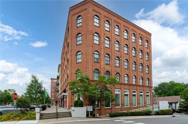 Building Photo - 360 Chambers St