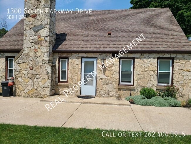 Building Photo - 1300 Parkway Dr