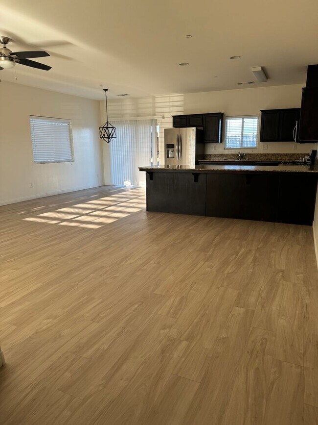 Building Photo - BEAUTIFUL 3 BEDROOM SINGLE FAMILY HOME