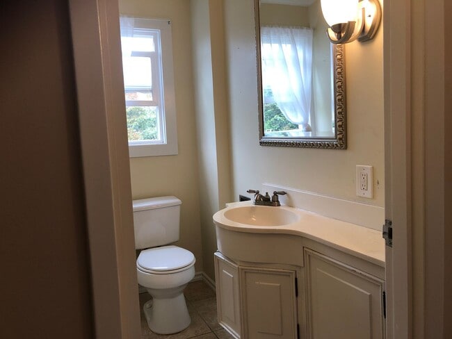 Building Photo - 406 NE 80th St