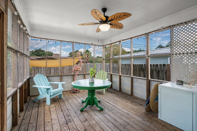 Building Photo - 306 Naples St