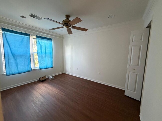 Building Photo - 8707 Farnham Way