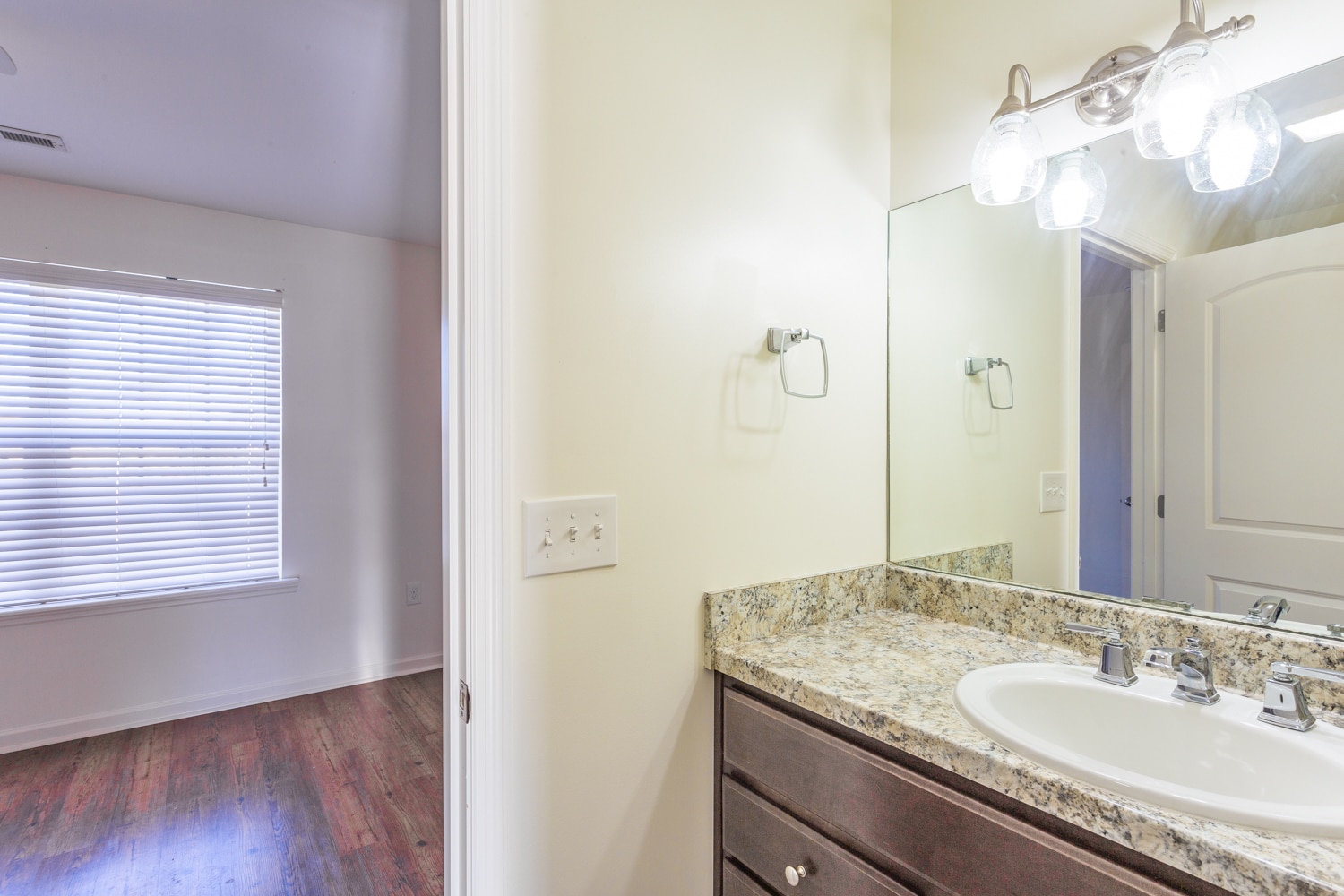 Building Photo - 274 Trunk St NE