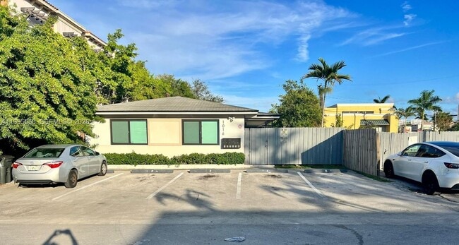 Building Photo - 1016 NE 17th Ave