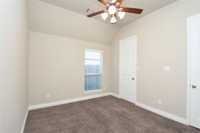 Building Photo - 221 Red Petal Wy