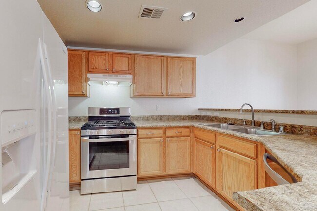 Building Photo - 6800 Vista Del Norte Dr NE