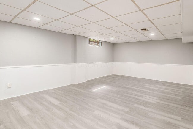 Building Photo - 1865 Willoway Cir N