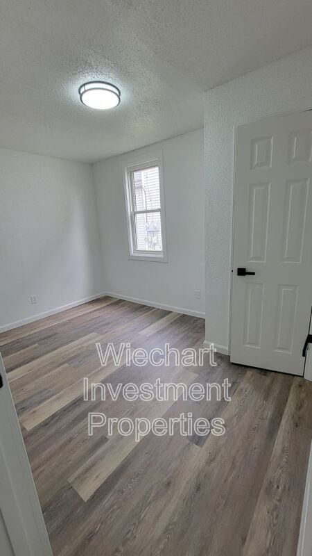 Building Photo - 325 S Pierce St