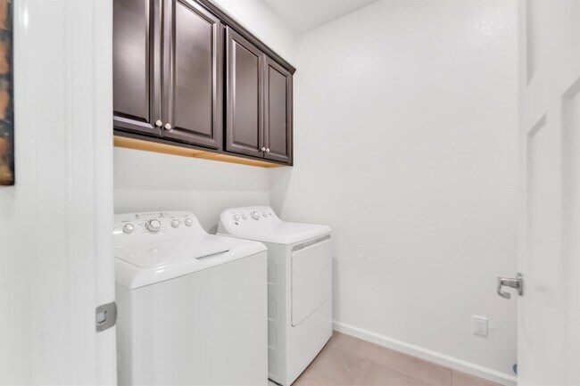 Building Photo - 5029 Copper Sunset Way