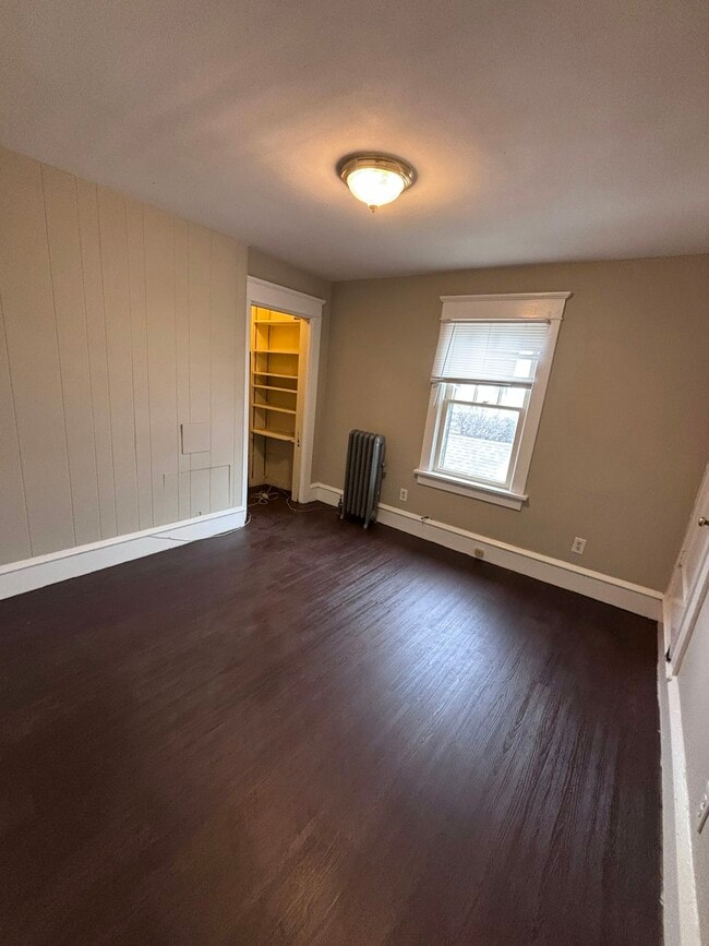 Building Photo - 363 N Maple Ave