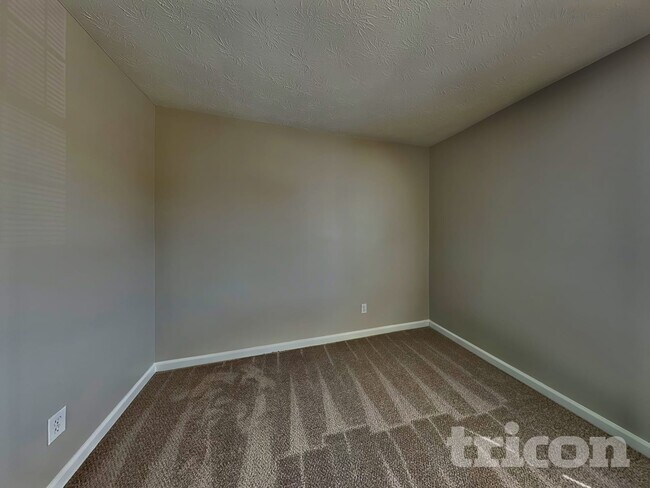 Building Photo - 868 Ashwood Crossing