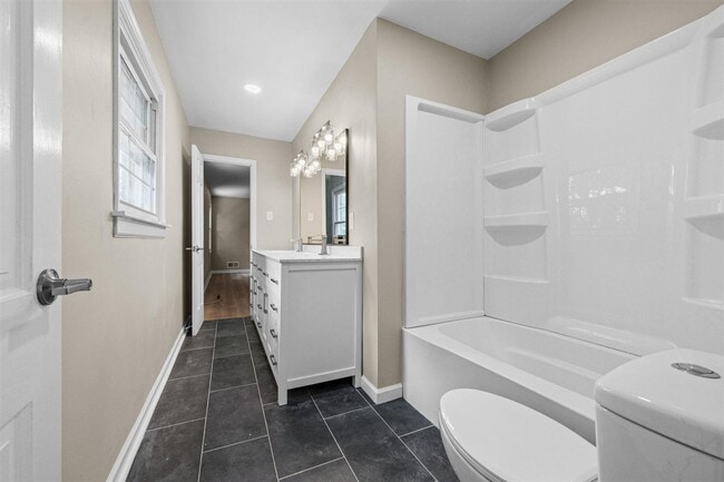 Building Photo - 725 Temple Ct