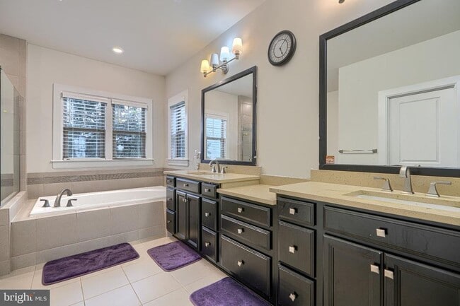 Building Photo - 7142 Starmount Ct