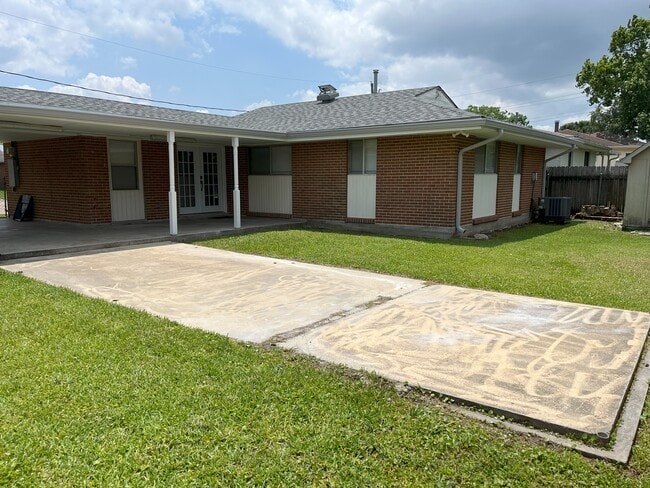 Building Photo - 1316 Nursery Pl