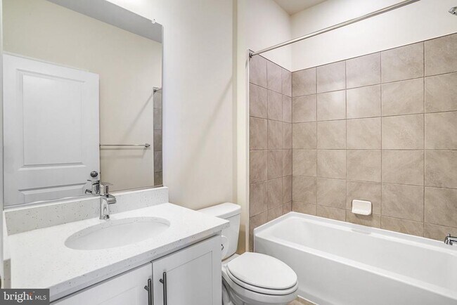 Building Photo - 385 Ensemble Wy