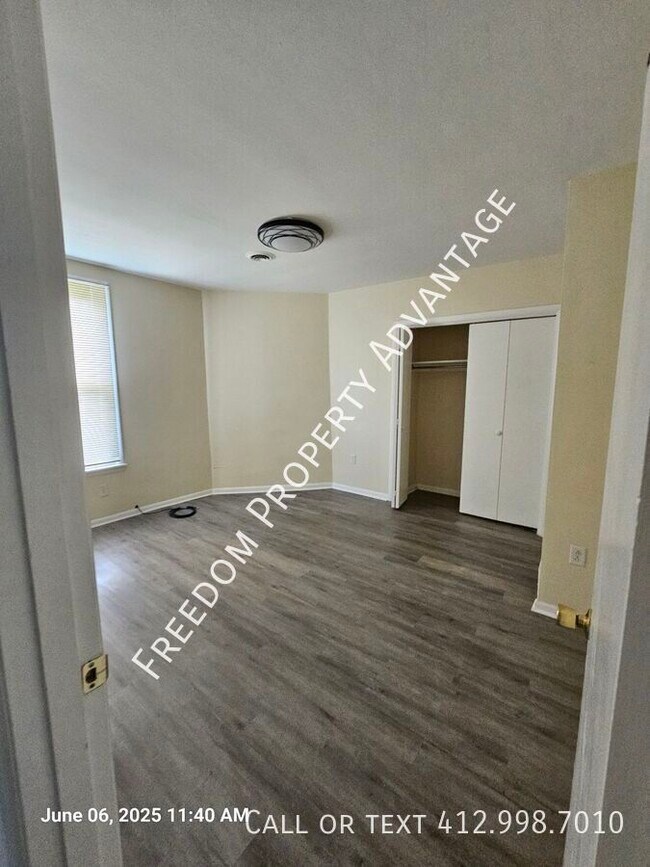 Building Photo - 130 Hall Ave