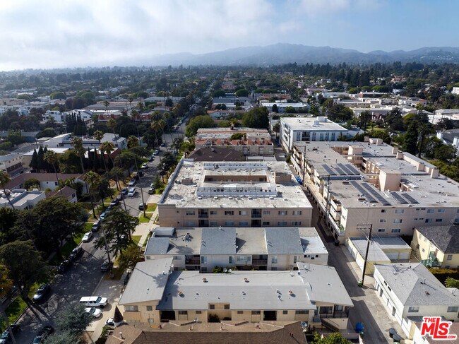 Building Photo - 943 12th St