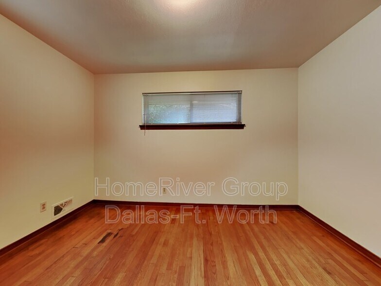 Building Photo - 1216 Glen Cove Dr