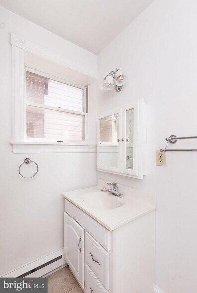 Building Photo - 1100 William Street