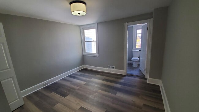 Building Photo - 315 W 30th St