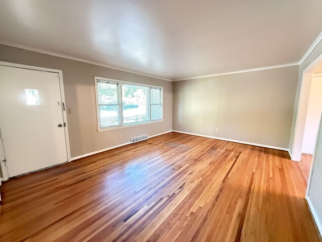 Building Photo - UPGRADED Great Location Large Yard 3 bedroom, FENCED YARD