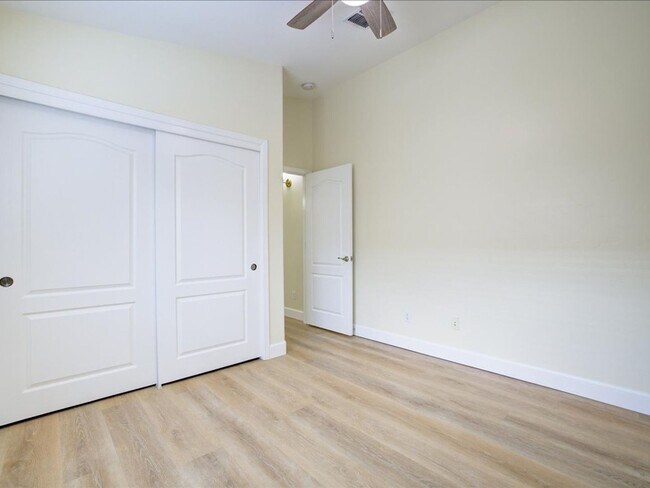 Building Photo - 3 Bedroom 2 Bathroom