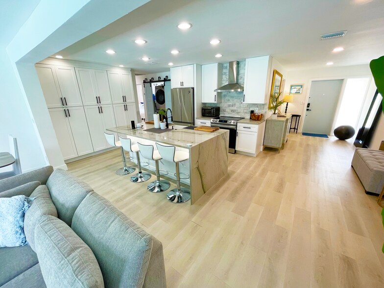 Building Photo - 5901 28th Ave N