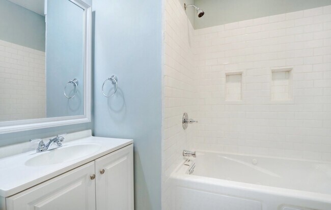 Building Photo - Single family house - within walking dista...