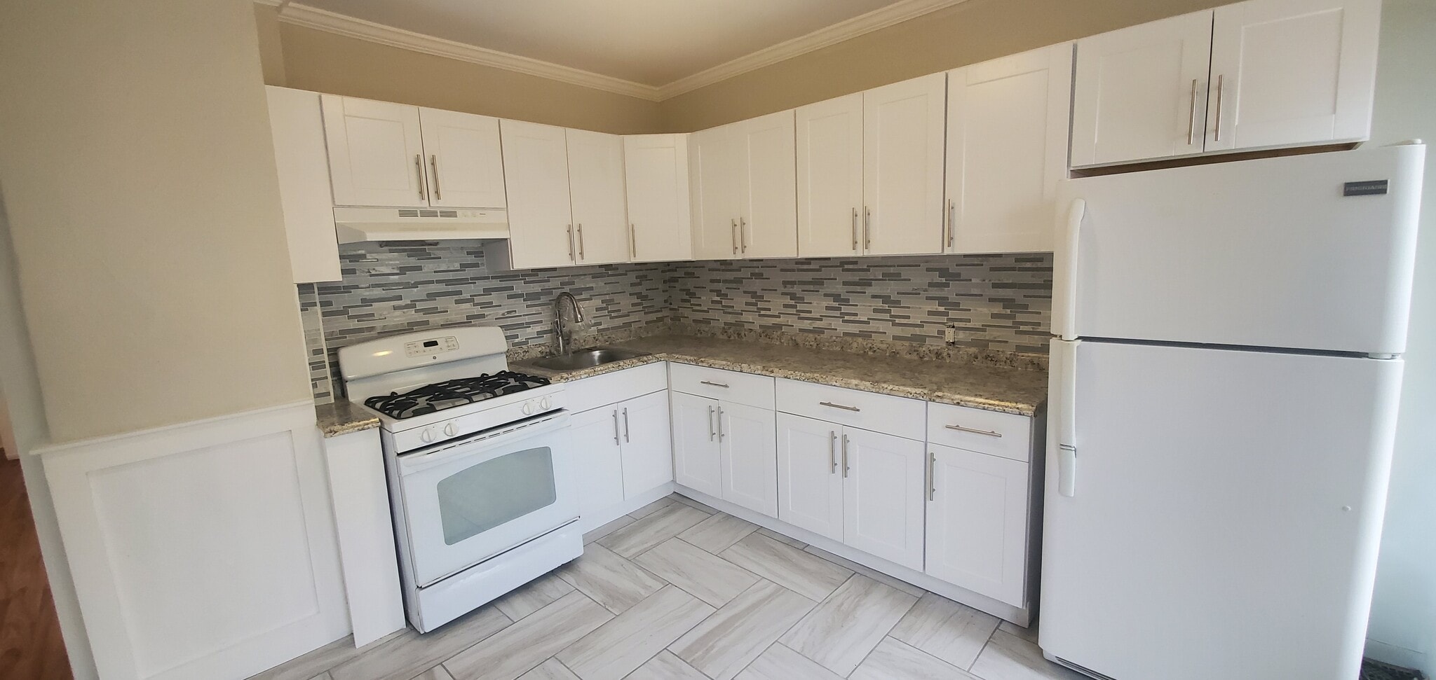 Building Photo - 641 Ferry St