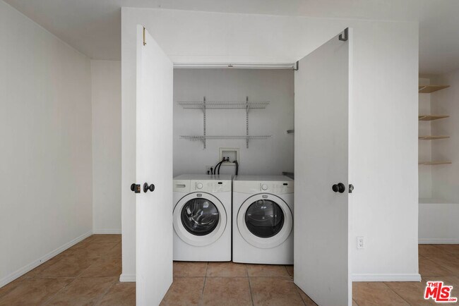 Building Photo - 3659 Glenfeliz Blvd