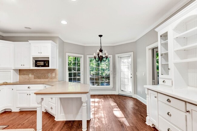Building Photo - Large, beautiful home in Oconee!