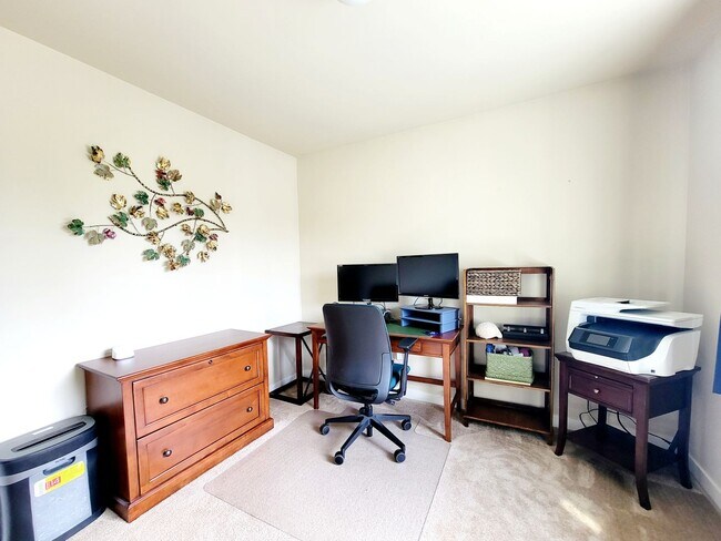 Building Photo - Bright, Spacious 4 bedroom in Poulsbo