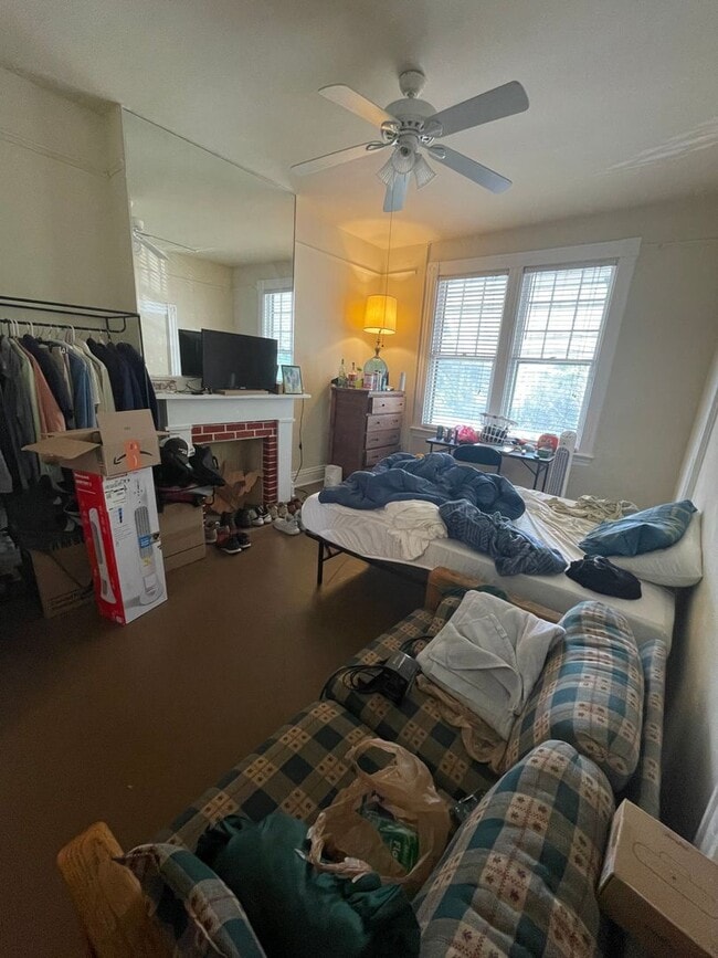 Building Photo - Large 3 bdrm/1 bath Home Within Walking Distance to VCU!