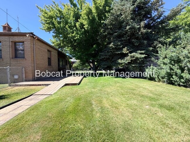 Building Photo - 1604 Sixth St