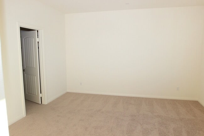 Building Photo - Available! Single Story 3/2 stunner located at West Haven!