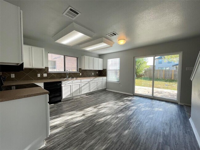 Building Photo - 203 Rim Rock Dr