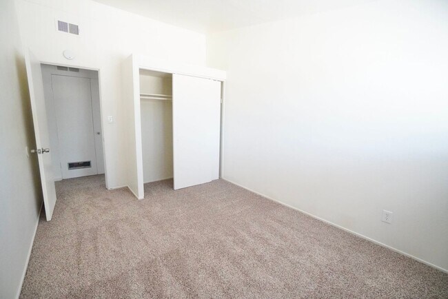 Building Photo - Wonderful 3 Bedroom, 2 Bath home in Sacram...