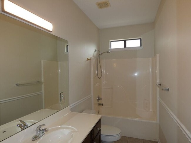 Building Photo - 4161 Longwood Cir