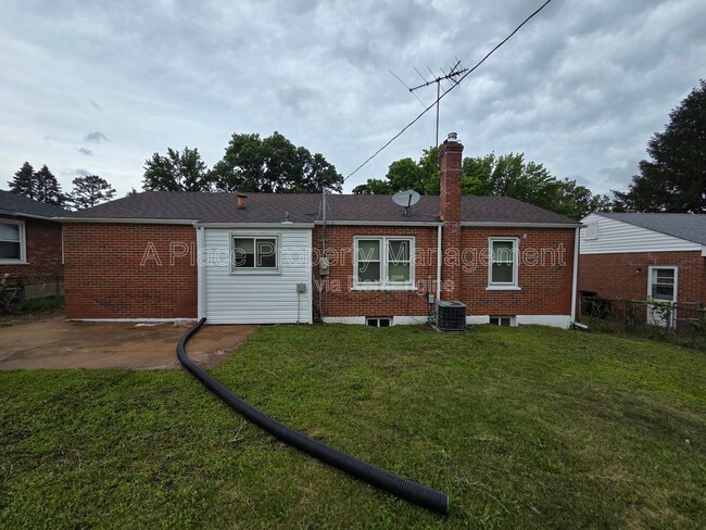 Building Photo - 204 Hawkesbury Dr